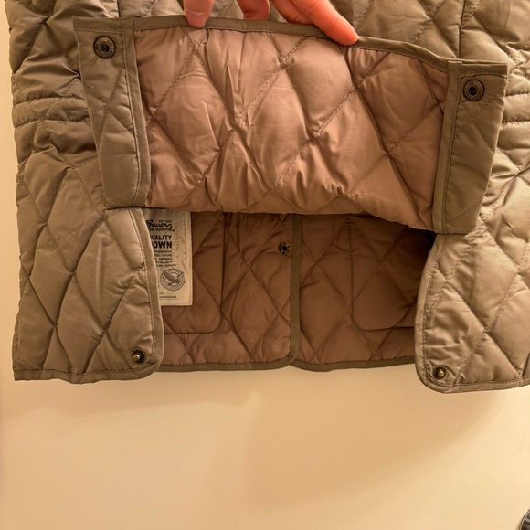 Eddie Bauer Women’s Brown Goose Down Fill Quilted Puffer Vest Jacket Size XS - Picture 6 of 6